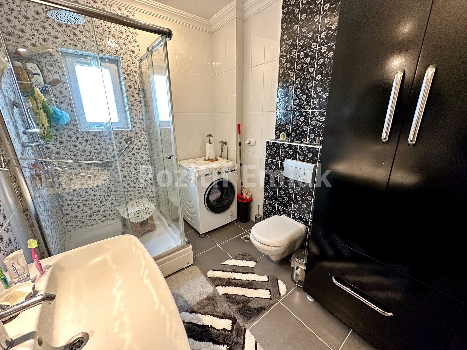 Turgutreis Merkezde Satılık 3+1 Bahçe Katı Geniş Daire