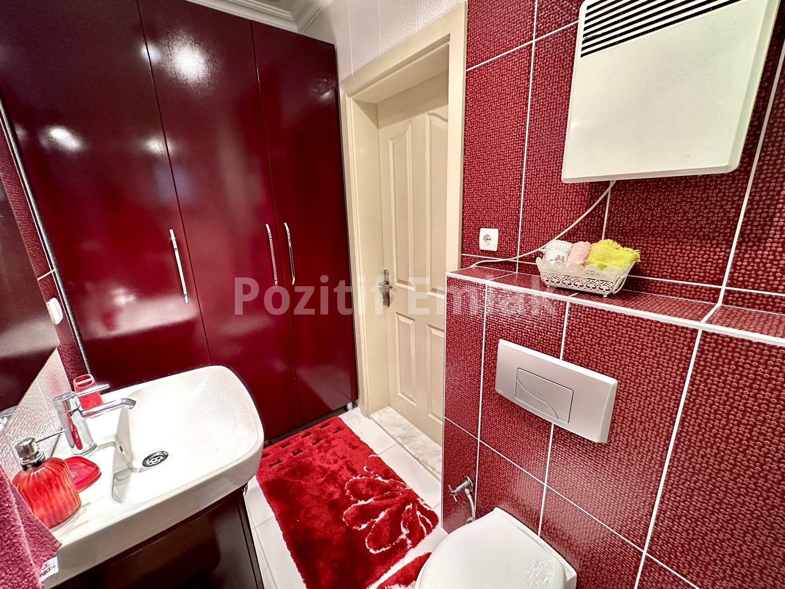 Turgutreis Merkezde Satılık 3+1 Bahçe Katı Geniş Daire